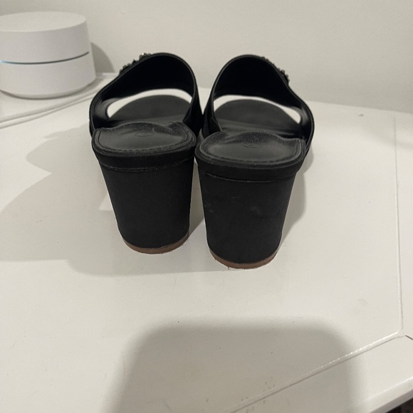 SHOES - Picture 3 of 5